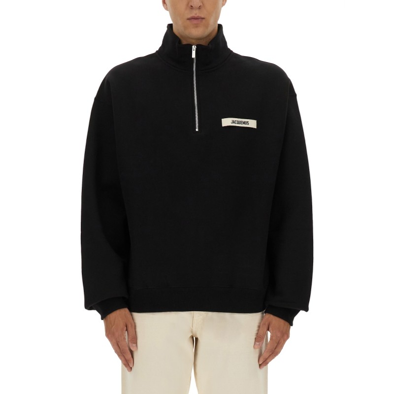 ZIPPERED TURTLENECK SWEATSHIRT