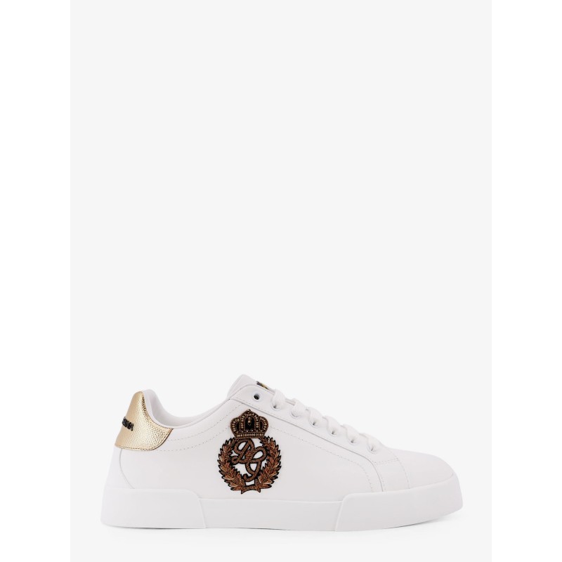 Leather sneakers with iconic patch logo on the side
