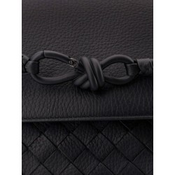 Andiamo leather shoulder bag with Intrecciato pattern