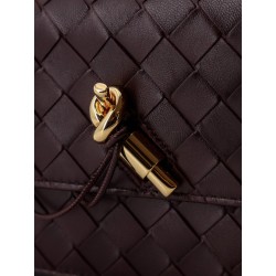 Leather crossbody bag with Intrecciato motif