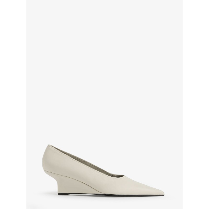 Sharp Wedge leather pumps