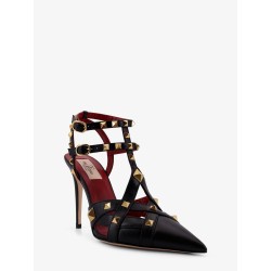 Studdy leather pumps with iconic studs