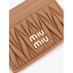 Quilted leather card holder with metal lettering logo