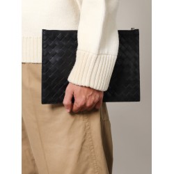 Leather clutch with Intrecciato motif
