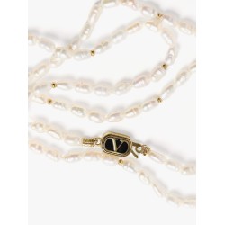 Metal necklace with pearls