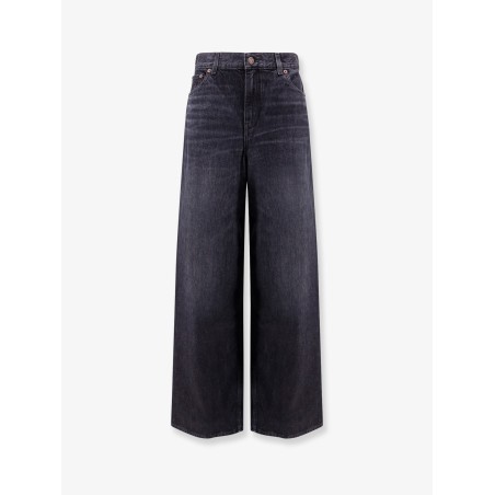 Jeans with iconic leather logo tag