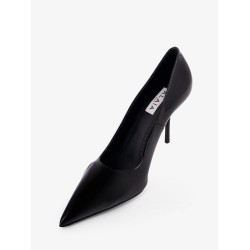 Patent leather decolleté