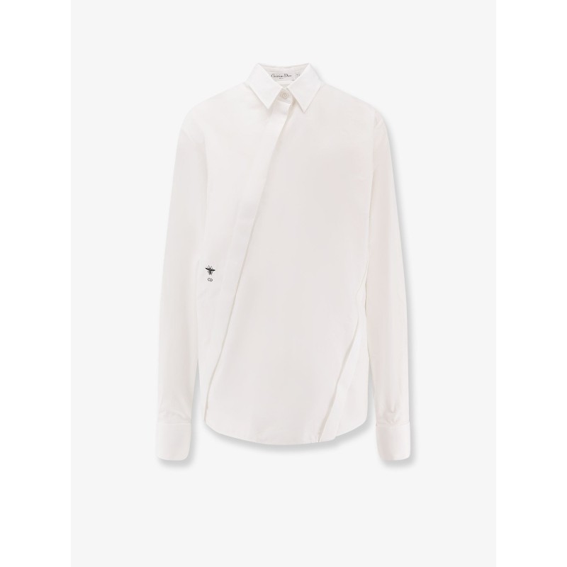 Shirt with oblique closure