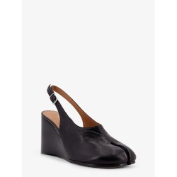 Tabi leather pumps