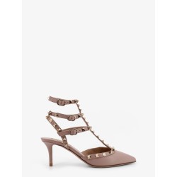 Rockstud leather pumps