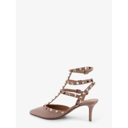 Rockstud leather pumps
