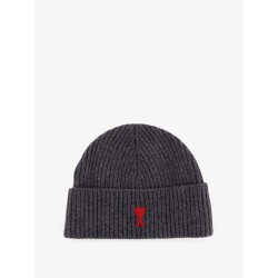 Virgin wool hat with embroidered logo on the front