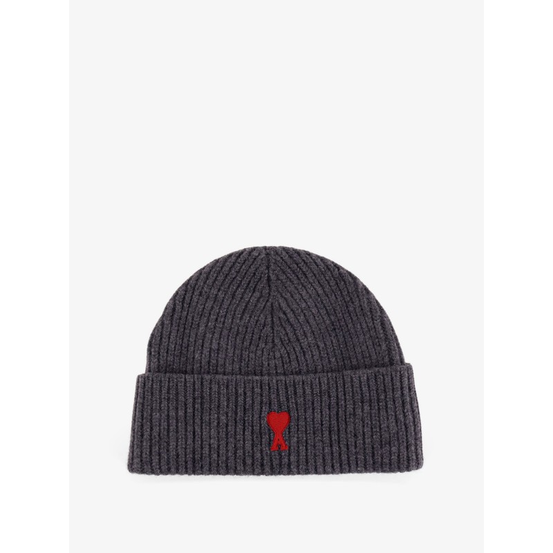 Virgin wool hat with embroidered logo on the front