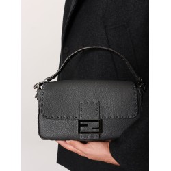 Baguette leather shoulder bag with Selleria stitchings