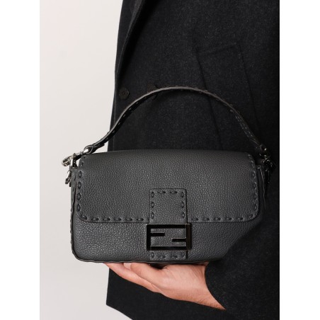 Baguette leather shoulder bag with Selleria stitchings