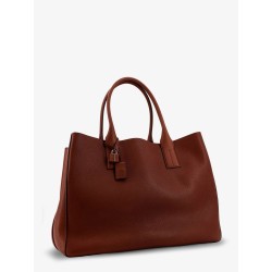 Hammered leather handbag with engraved logo on the front