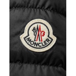 Lans down jacket with pockets on the front