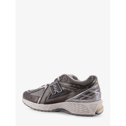 19064 mesh sneakers with logo on the side