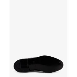 Patent leather lace-up