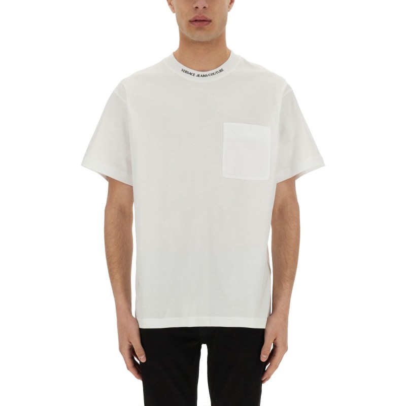 T-SHIRT WITH LOGO ON THE COLLAR