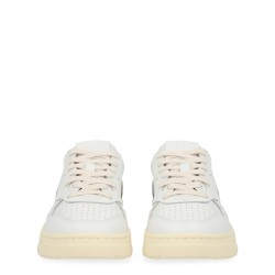 "MEDALIST LOW" SNEAKER