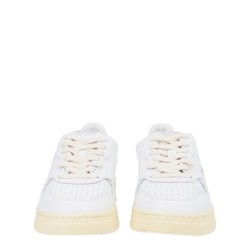 "MEDALIST LOW" SNEAKER