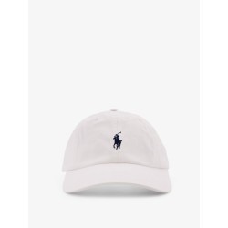 Cotton hat with embroidered logo on the front