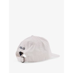 Cotton hat with embroidered logo on the front