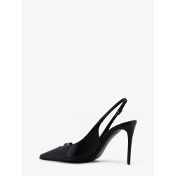 Leather pump with metal DG logo