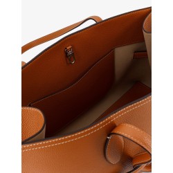 Leather shoulder bag with lettering logo on the front