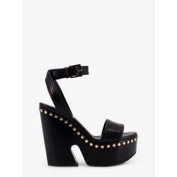 Leather sandals with studs