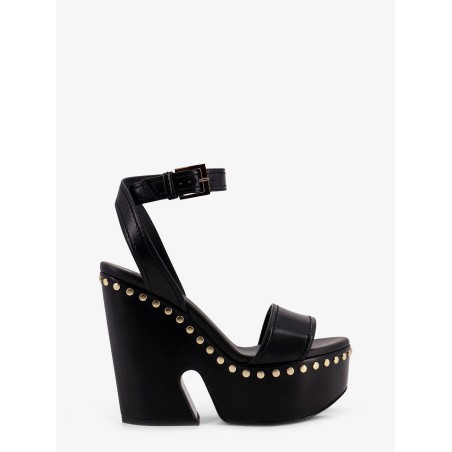 Leather sandals with studs