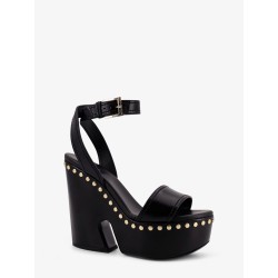 Leather sandals with studs