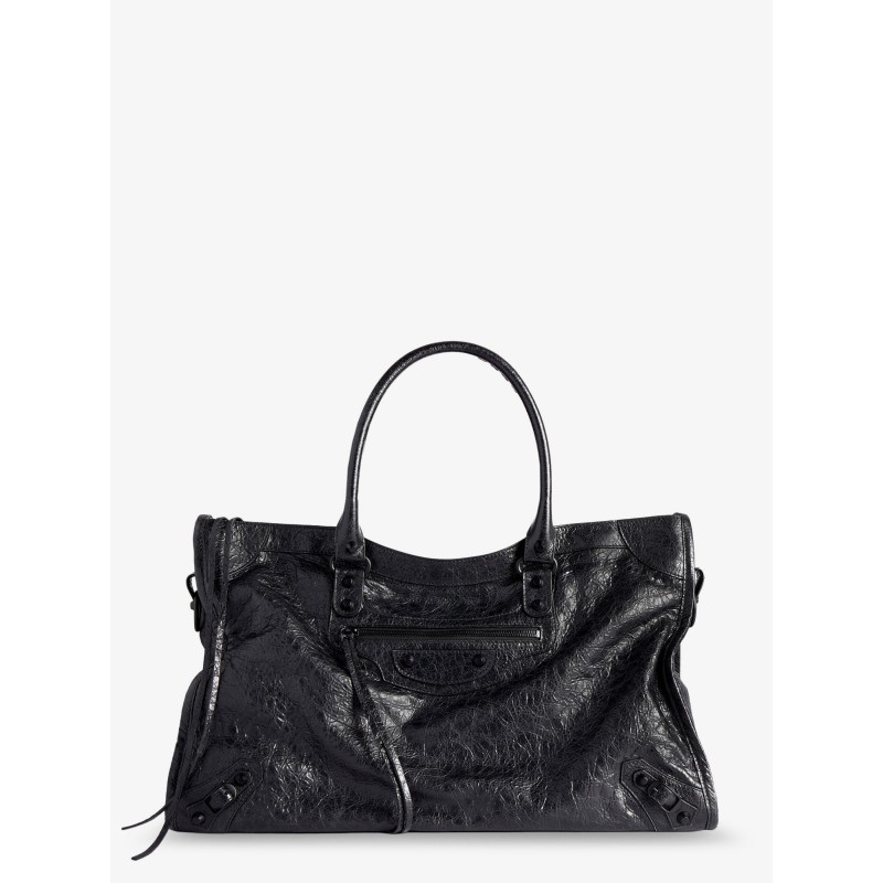 Le City Bag L leather shoulder strap with metal details