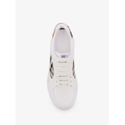 Low-top leather sneakers with check inserts