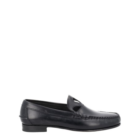 MOCCASIN WITH CUT-OUT DETAIL