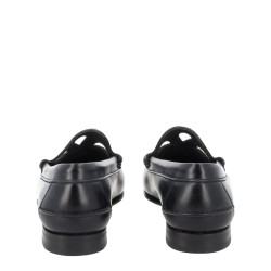 MOCCASIN WITH CUT-OUT DETAIL