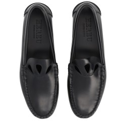 MOCCASIN WITH CUT-OUT DETAIL