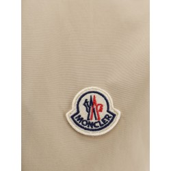 Sarracenia jacket with contrasting profiles