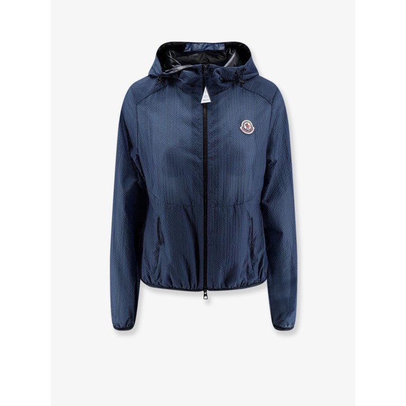 Edasic jacket with elastic profiles