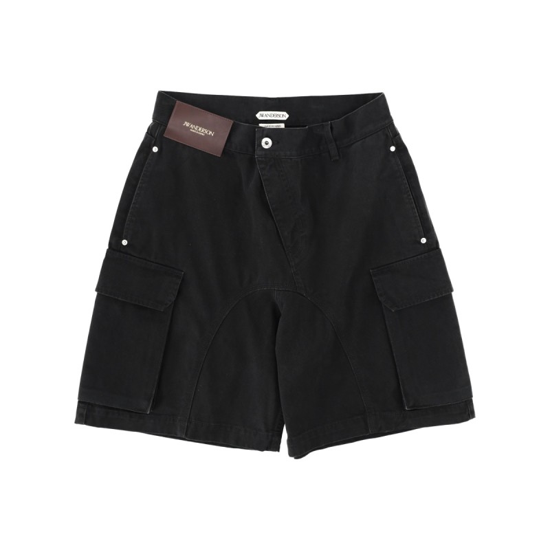 SHORTS WITH LOGO PATCH