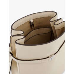 Hammered leather bucket bag with strap on the front