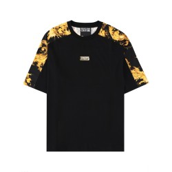 T-SHIRT WITH LOGO PLAQUE