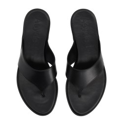 LEATHER THONG SANDAL