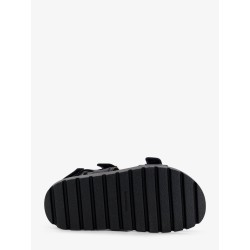 Mellow leather sandals with metal logo on the side