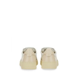 MEDALIST LOW SNEAKER